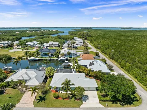 139 Commonwealth Court Hutchinson Island FL 34949