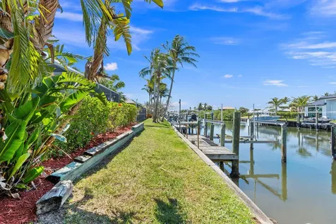 139 Commonwealth Court Hutchinson Island FL 34949