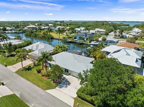 139 Commonwealth Court Hutchinson Island FL 34949