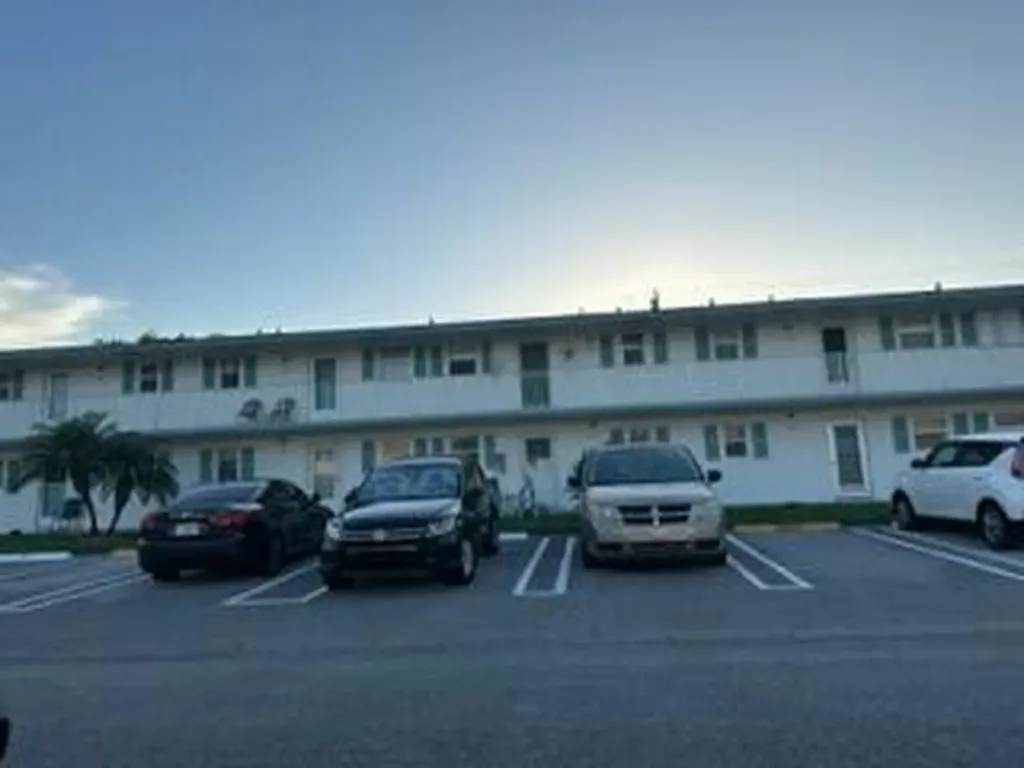 1117 Lake Terrace Boynton Beach FL 33426