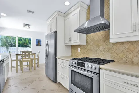 2780 Ne 5th Street Pompano Beach FL 33062