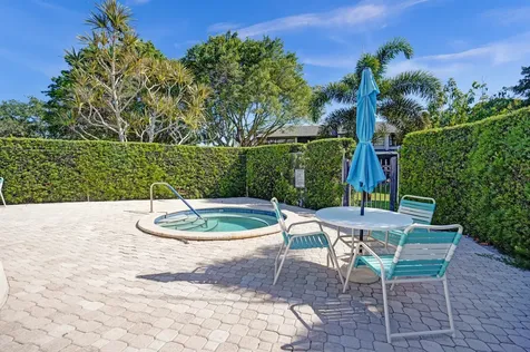 4631 Nw 2nd Avenue Boca Raton FL 33431