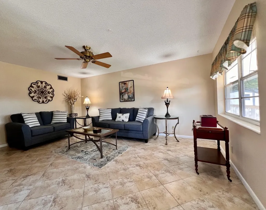 156 Bedford F West Palm Beach FL 33417