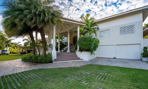 6 Rio Arriba Casa de Campo DR 22000