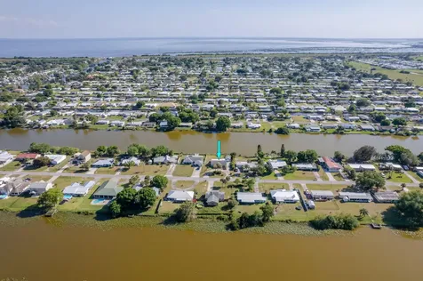 2360 Se 27th Street Okeechobee FL 34974