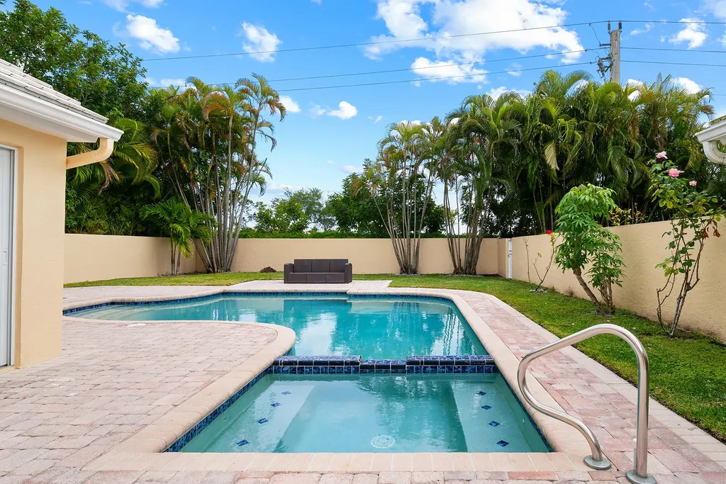952 Dickens Place West Palm Beach FL 33411