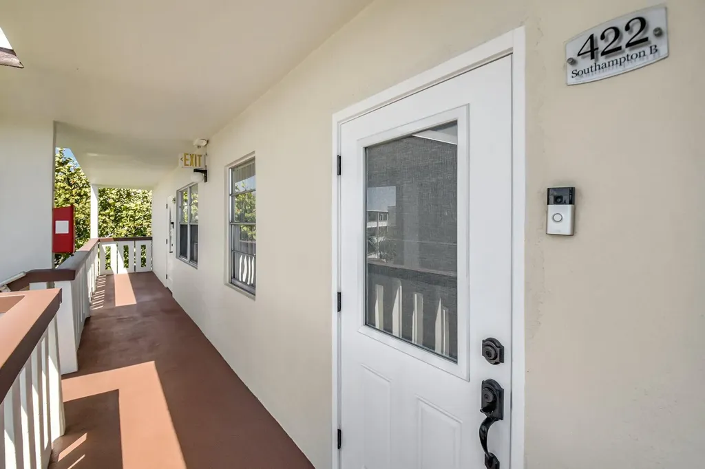 422 Southampton B West Palm Beach FL 33417