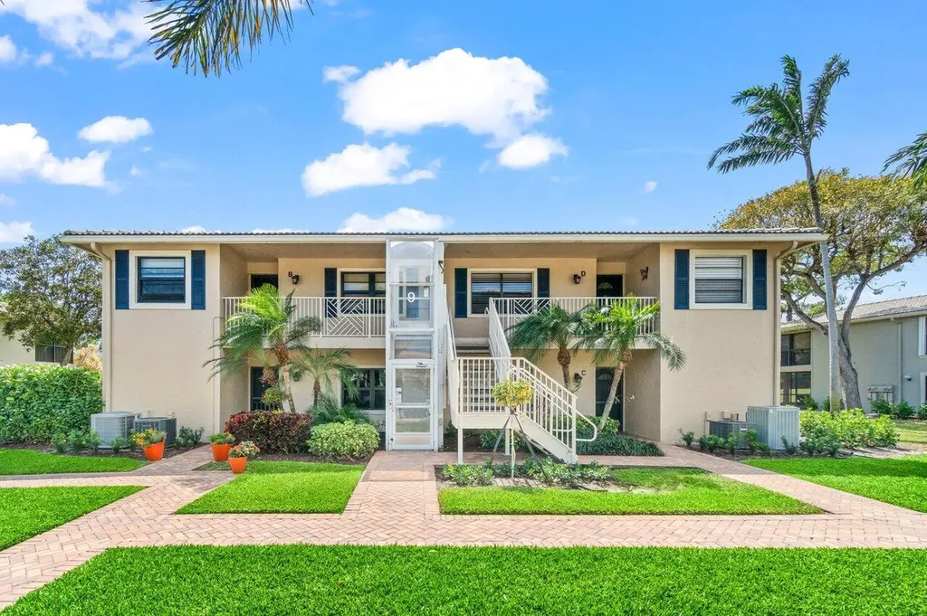 9 Stratford Drive Boynton Beach FL 33436