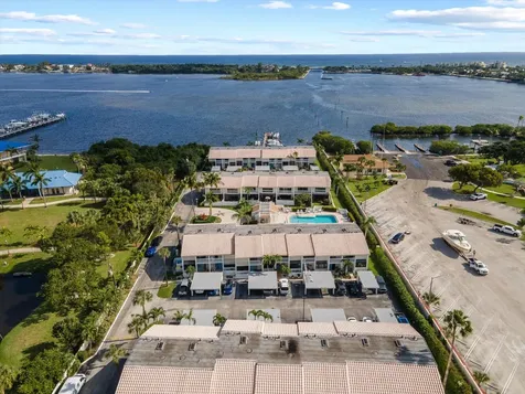 700 Ne 20th Lane Boynton Beach FL 33435