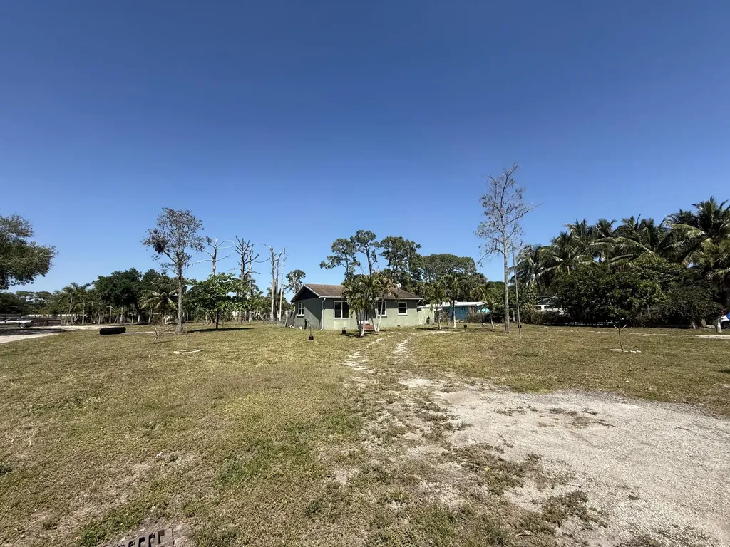 5211 Pine Grove Drive West Palm Beach FL 33417