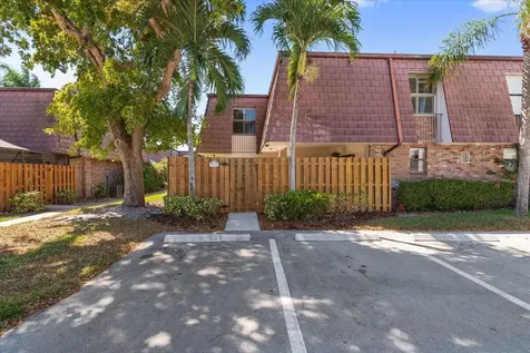 7585 Courtyard Run Boca Raton FL 33433