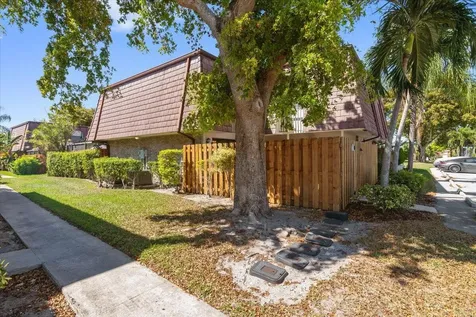 7585 Courtyard Run Boca Raton FL 33433