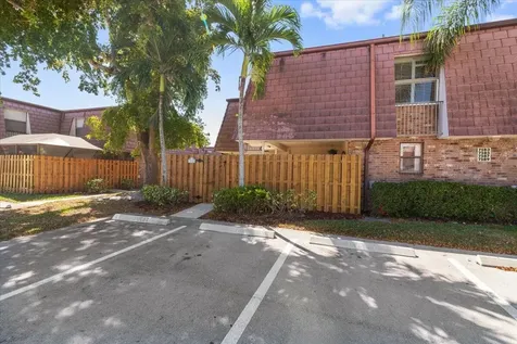 7585 Courtyard Run Boca Raton FL 33433