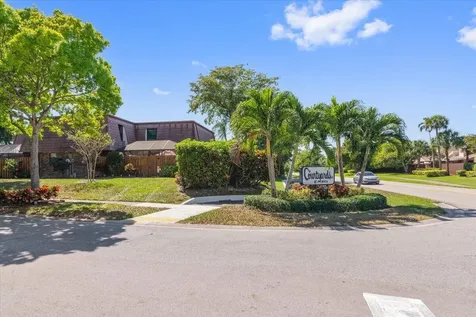 7585 Courtyard Run Boca Raton FL 33433