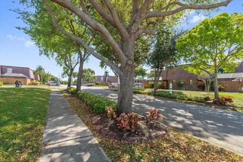7585 Courtyard Run Boca Raton FL 33433