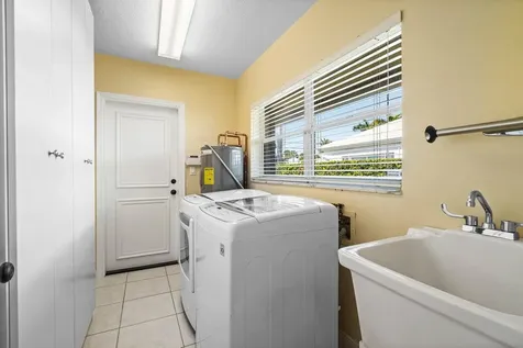 976 Sw Mulberry Way Boca Raton FL 33486