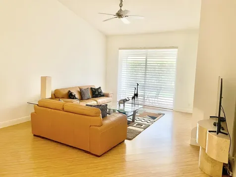 8232 Via Di Veneto Boca Raton FL 33496