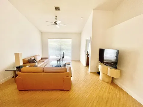 8232 Via Di Veneto Boca Raton FL 33496