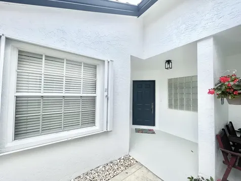 8232 Via Di Veneto Boca Raton FL 33496