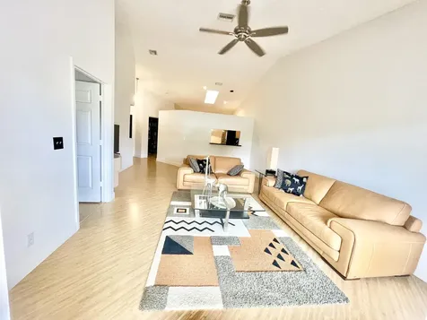8232 Via Di Veneto Boca Raton FL 33496