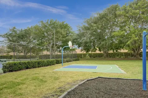 8232 Via Di Veneto Boca Raton FL 33496