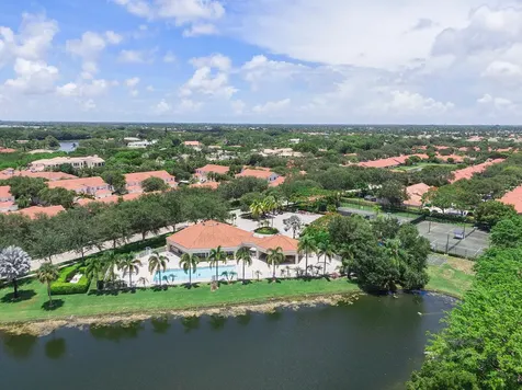 8232 Via Di Veneto Boca Raton FL 33496