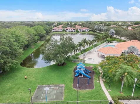 8232 Via Di Veneto Boca Raton FL 33496