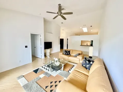 8232 Via Di Veneto Boca Raton FL 33496