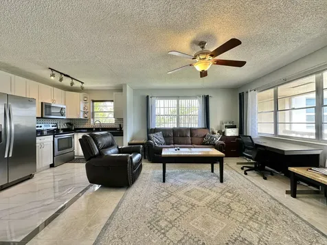 412 Chatham T West Palm Beach FL 33417