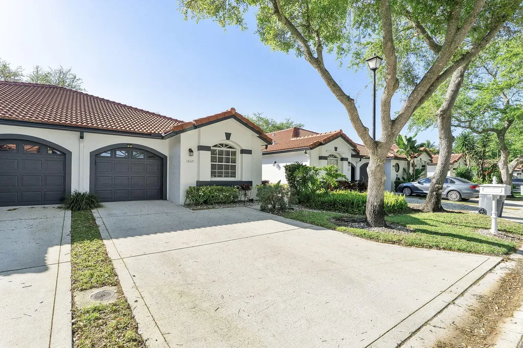 18421 Via Di Verona Boca Raton FL 33496