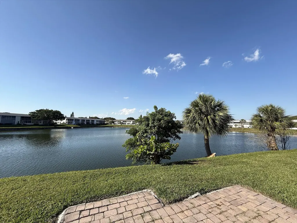 111 Chatham E West Palm Beach FL 33417