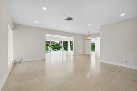 362 Yorktowne Circle Atlantis FL 33462