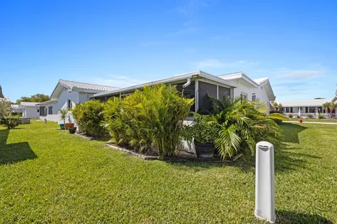 2112 Sw 22nd Street Boynton Beach FL 33426