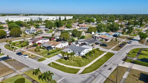 307 Nw 4th Place Deerfield Beach FL 33441