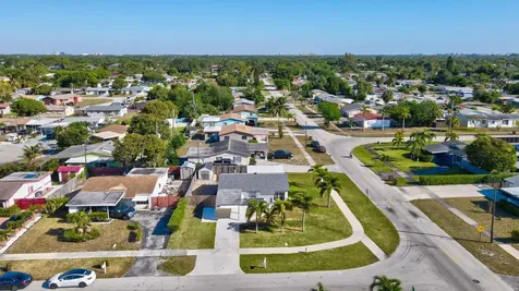 307 Nw 4th Place Deerfield Beach FL 33441