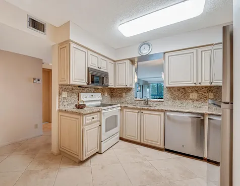 7301 Amberly Lane Delray Beach FL 33446