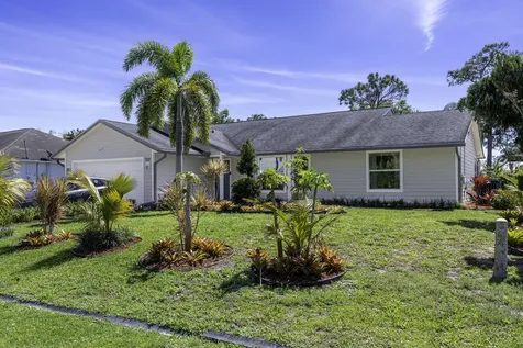 932 Se Damask Avenue Port Saint Lucie FL 34983