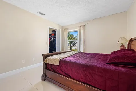 932 Se Damask Avenue Port Saint Lucie FL 34983