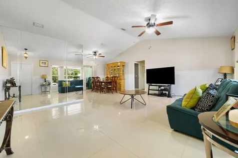 932 Se Damask Avenue Port Saint Lucie FL 34983