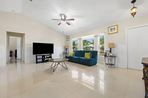 932 Se Damask Avenue Port Saint Lucie FL 34983