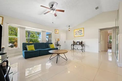 932 Se Damask Avenue Port Saint Lucie FL 34983