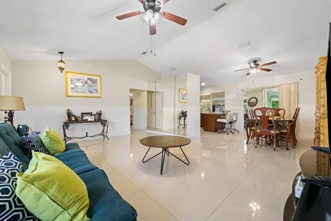 932 Se Damask Avenue Port Saint Lucie FL 34983