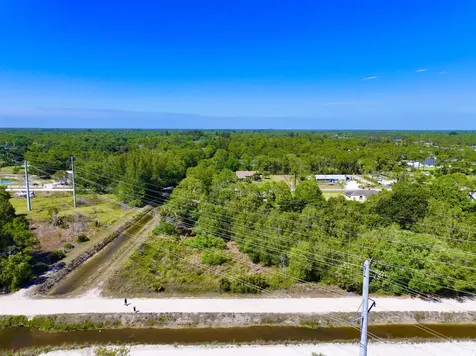13217 62 The Acreage FL 33412