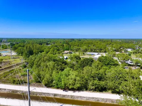 13217 62 The Acreage FL 33412