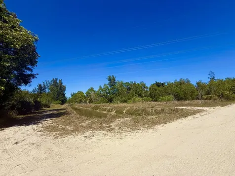 13217 62 The Acreage FL 33412