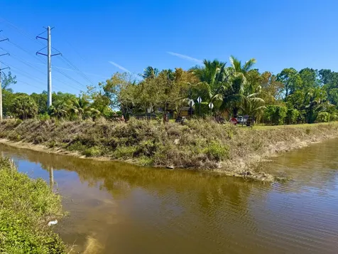 13217 62 The Acreage FL 33412