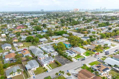 W W 3rd Street Riviera Beach FL 33404