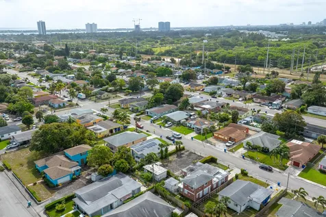 W W 3rd Street Riviera Beach FL 33404