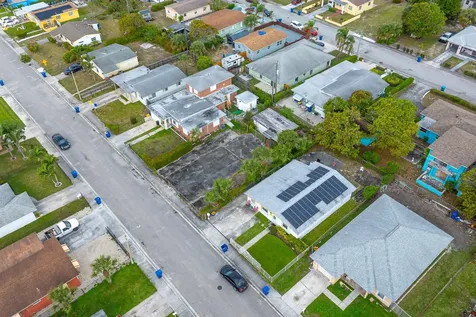 W W 3rd Street Riviera Beach FL 33404