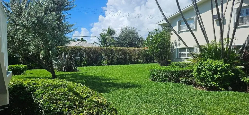 880 W Horizons Boynton Beach FL 33435